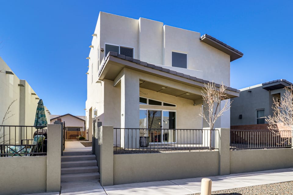 Convenient Albuquerque Escape w/ Yard: Off I-25! House in Albuquerque