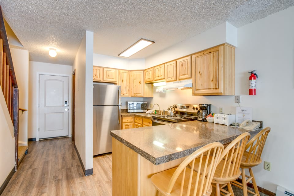 Heated Pool & Hot Tub! Winter Park Mtn Retreat Apartment in Fraser
