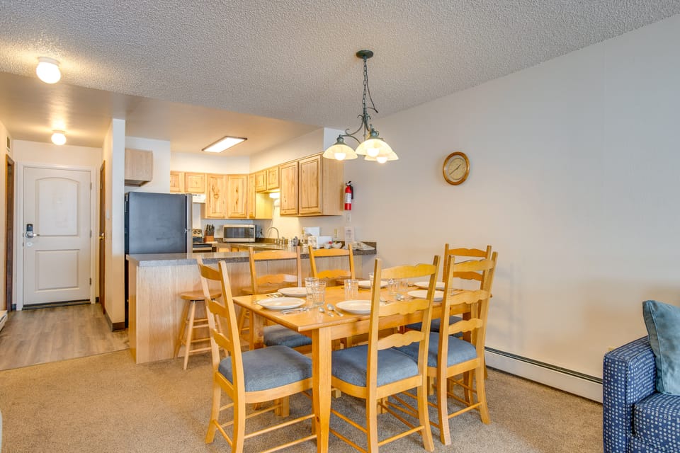 Pool & Hot Tub! Hub for All-Season Winter Park Fun Apartment in Fraser