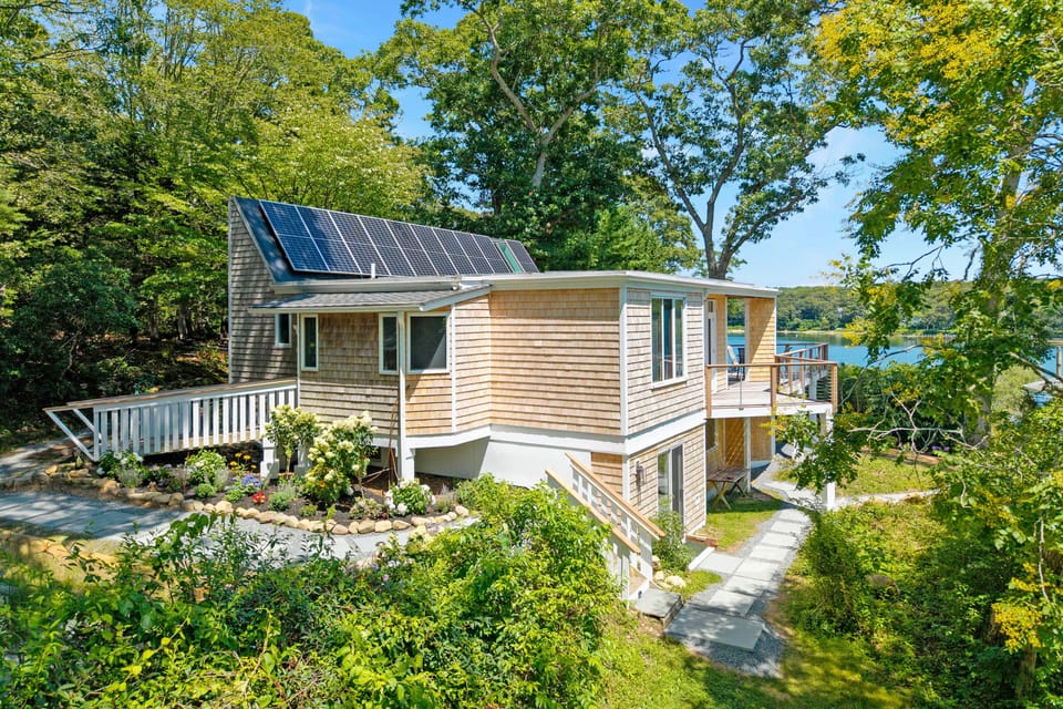 Steps to Beach: Martha's Vineyard Private Retreat! House in Tisbury