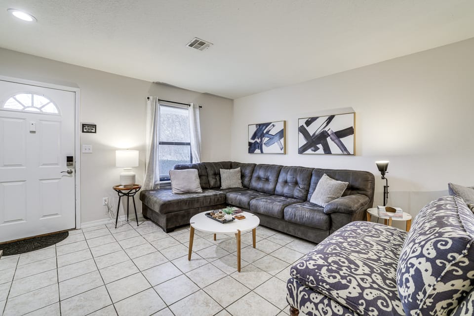 Visit Route 66! Pet-Friendly Joplin Gem w/ Yard House in Joplin