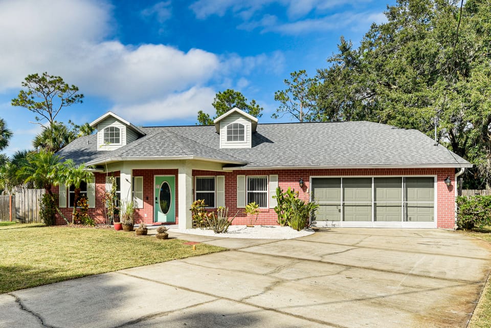 Cozy Retreat: Media Room - Easy Drive to Beach House in Palm Coast