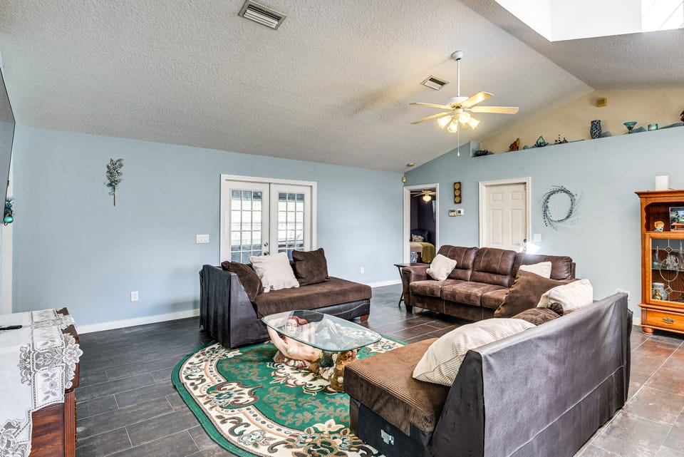 8 Mi to Flagler Beach! Family Getaway w/ Yard House in Palm Coast
