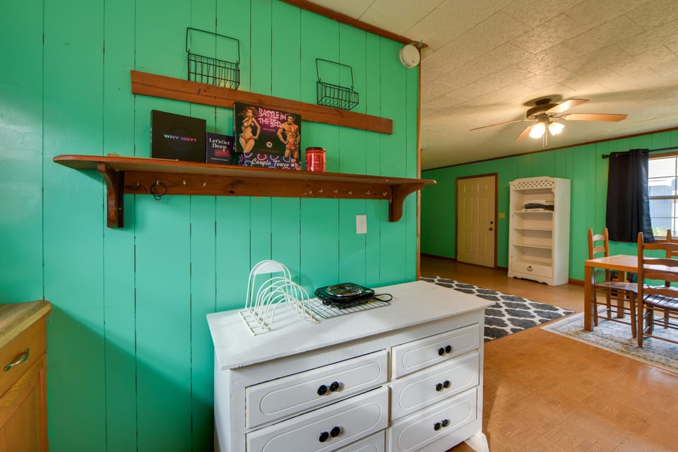 Couple’s Retreat w/ Dock Access on Lake Eufaula! Apartment in Alabama