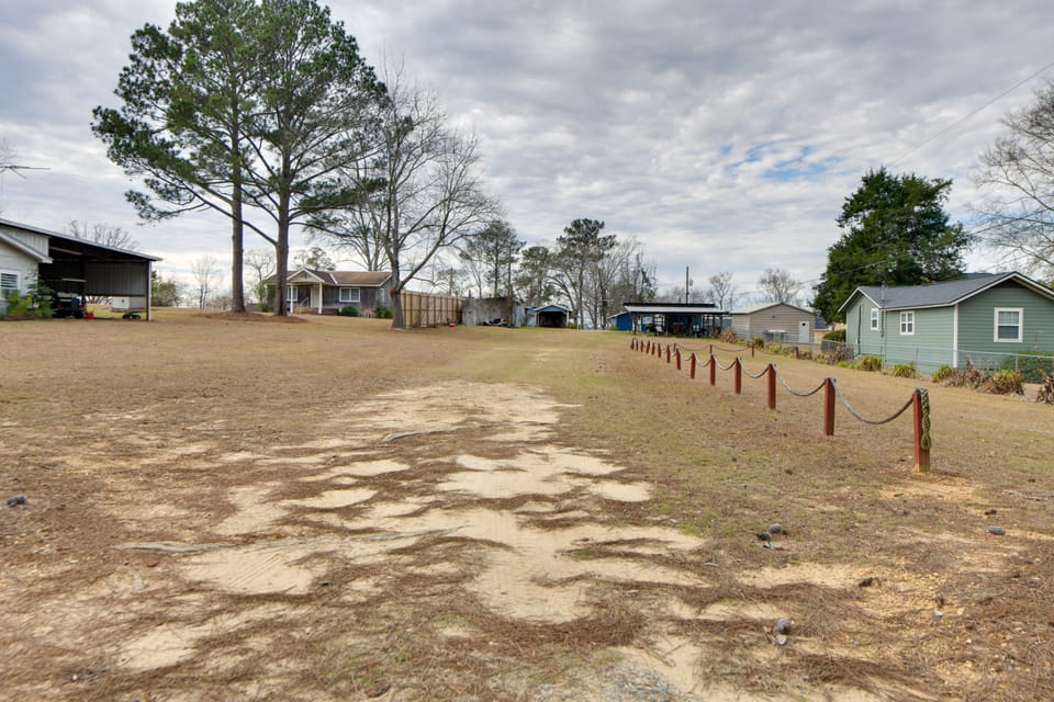 Dock Access On-Site: Peaceful Lake Eufaula Retreat Apartment in Alabama