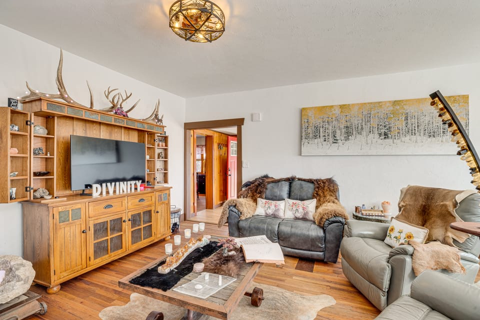 1 Blk to Main St! Crystal Connection Montrose Home House in Montrose