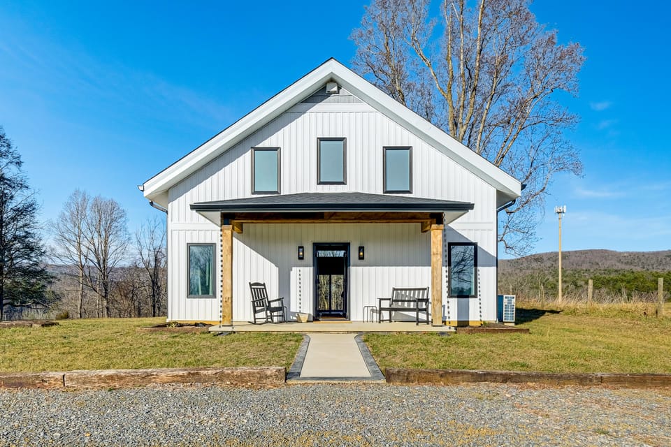 Peaceful Farmhouse Retreat 6 Mi to Virginia Tech! House in West Virginia