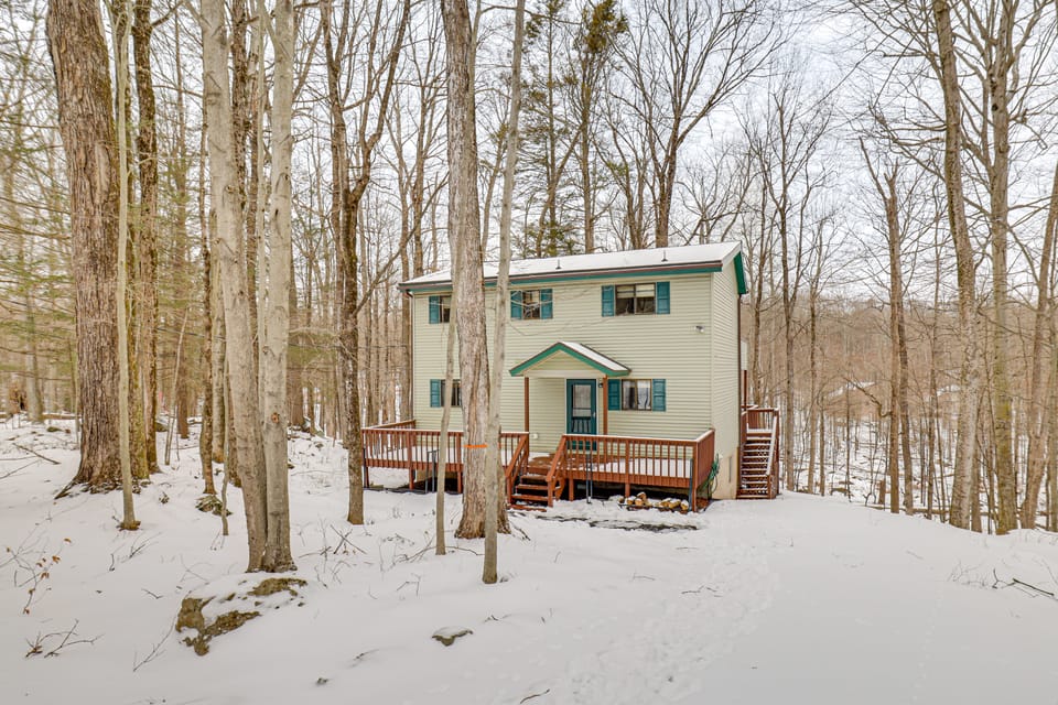 Poconos Retreat in The Hideout Lake Community! House in Lake Ariel