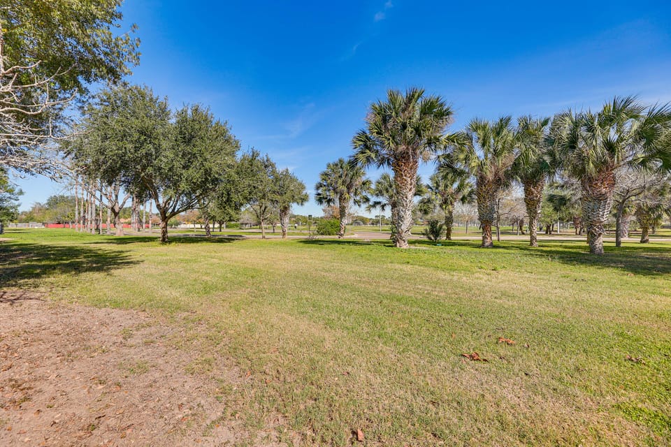 Cozy House by Zinnia Park! Family Home in McAllen House in McAllen