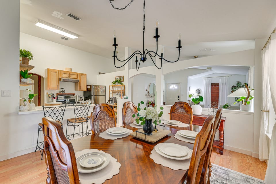 Cozy House by Zinnia Park! Family Home in McAllen House in McAllen