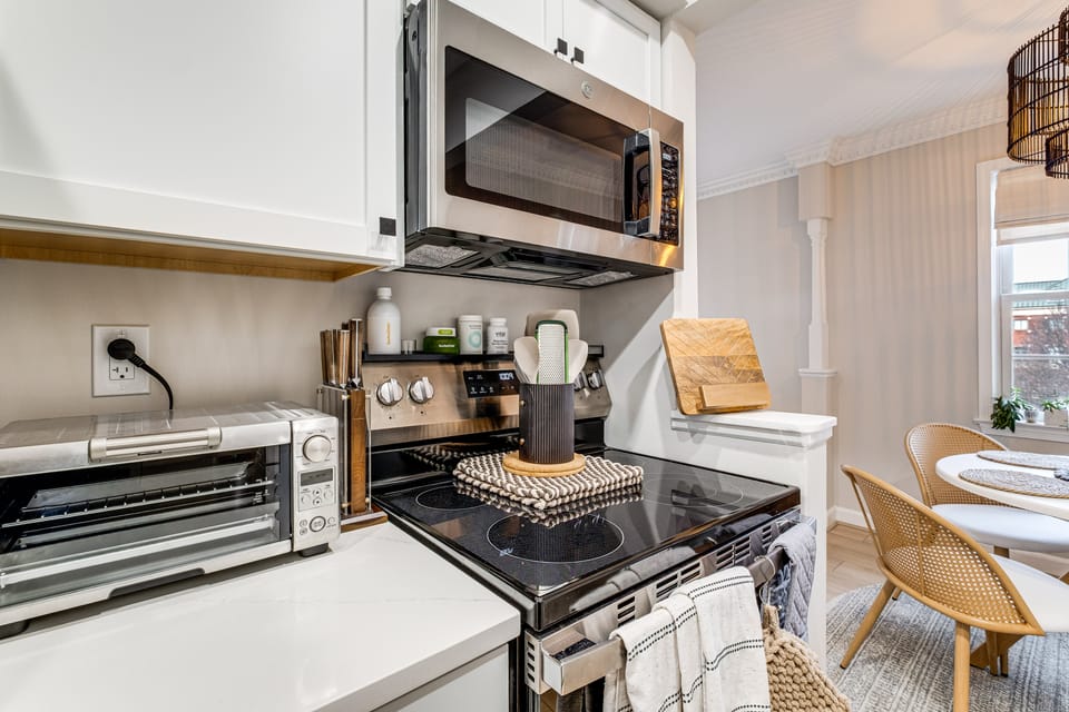 No Car Needed! Condo in Old Town Alexandria Apartment in Alexandria