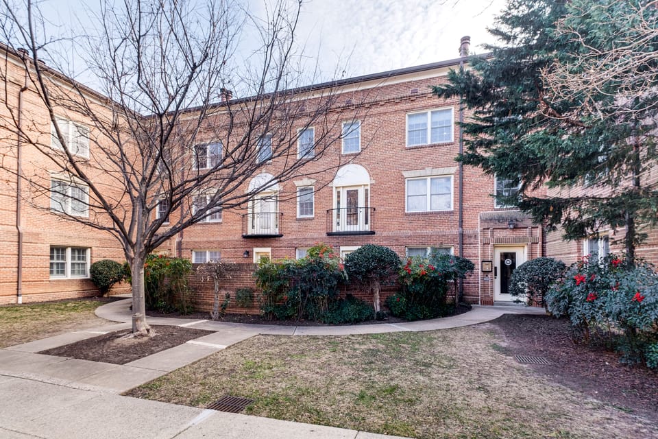No Car Needed! Condo in Old Town Alexandria Apartment in Alexandria