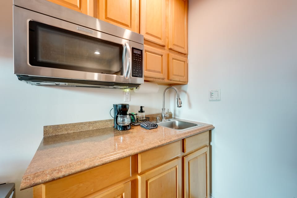 Near Fishing: Palm Harbor Studio w/ Pool Access! Apartment in Palm Harbor