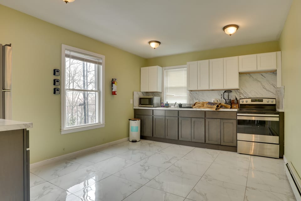 Easy NYC Access: Updated Apt Near Parks & Bay! Apartment in Mount Vernon