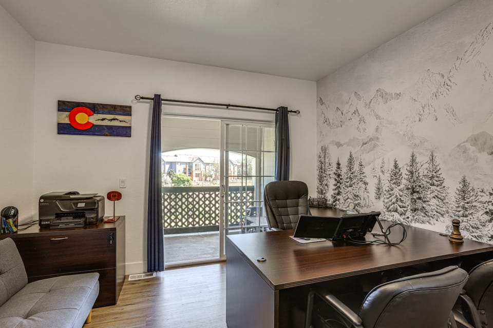 WFH Setup & Garage Parking! Modern Denver Condo Apartment in Thornton