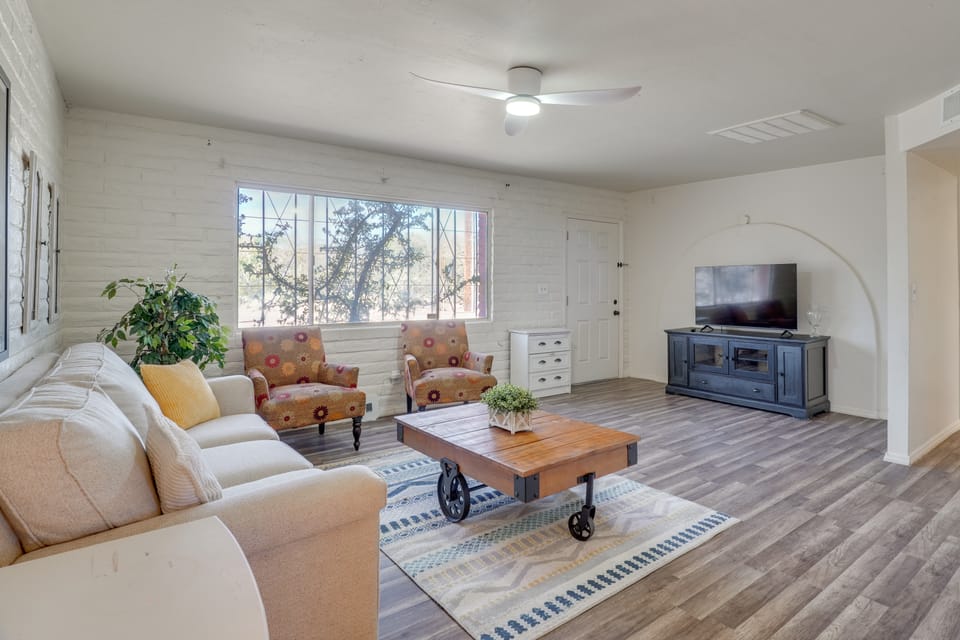 Hike, Golf & Dine: Tucson Retreat w/ Mtn Views! House in Tucson