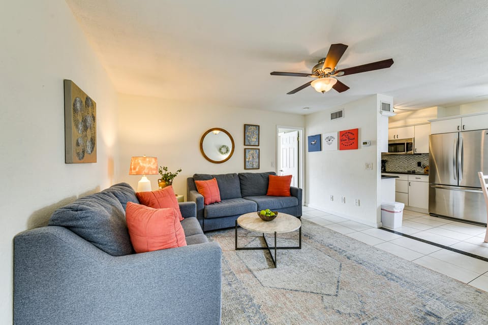 Walk to Venice Beach & Downtown! Couple's Condo Apartment in Venice Beach