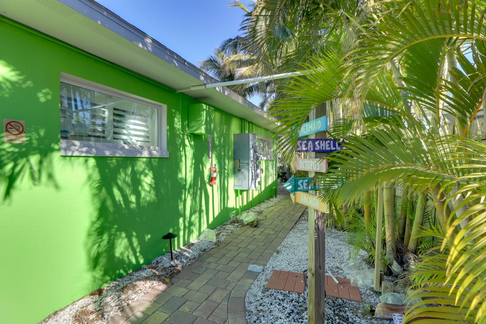 Walk to Everything! John’s Pass Gem w/ Dock Access Apartment in Madeira Beach