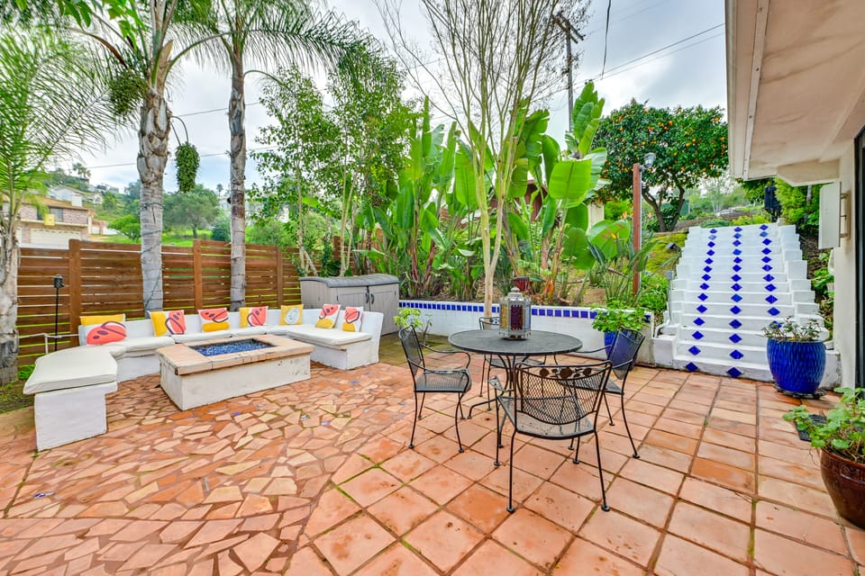 Gather & Unwind Outdoors, Stylish Vista Retreat! House in Vista
