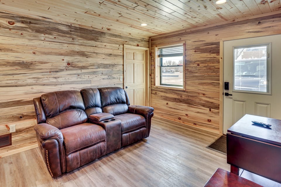 2 Mi to Lake Traverse: Dog-Friendly Getaway House in South Dakota