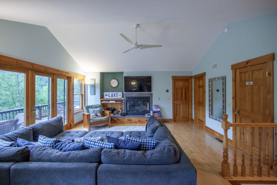 6 Mi to Okemo Mtn Ski Resort! All-Season Lake Home House in Plymouth