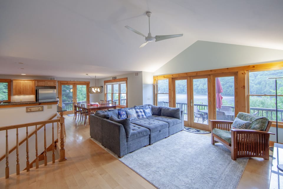 6 Mi to Okemo Mtn Ski Resort! All-Season Lake Home House in Plymouth