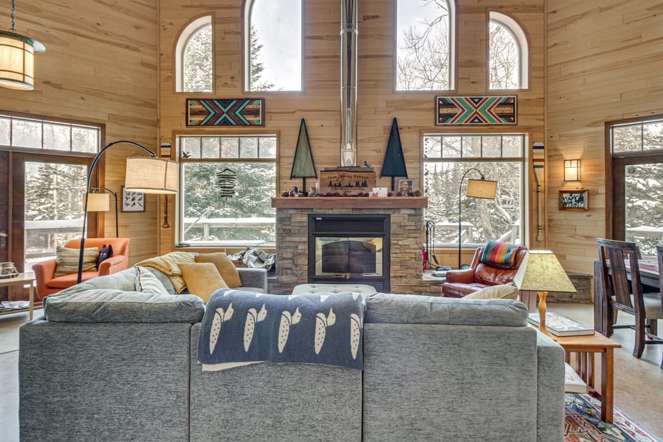 4-Season Recreation: Secluded Pike River Cabin House in Minnesota