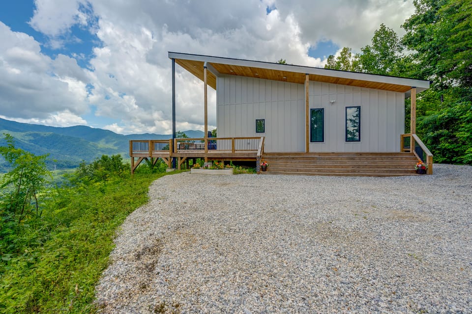Mtn-View 'Hidden Falls' Cabin w/ Hot Tub & Deck House in North Carolina