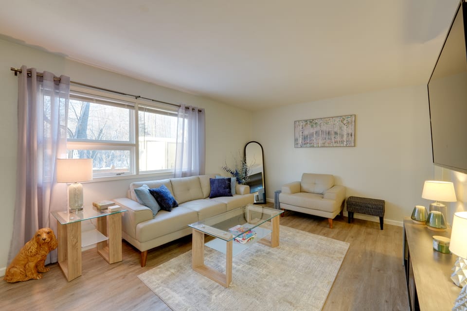 U-Med District Townhome w/ Private Yard + Grill Apartment in Anchorage