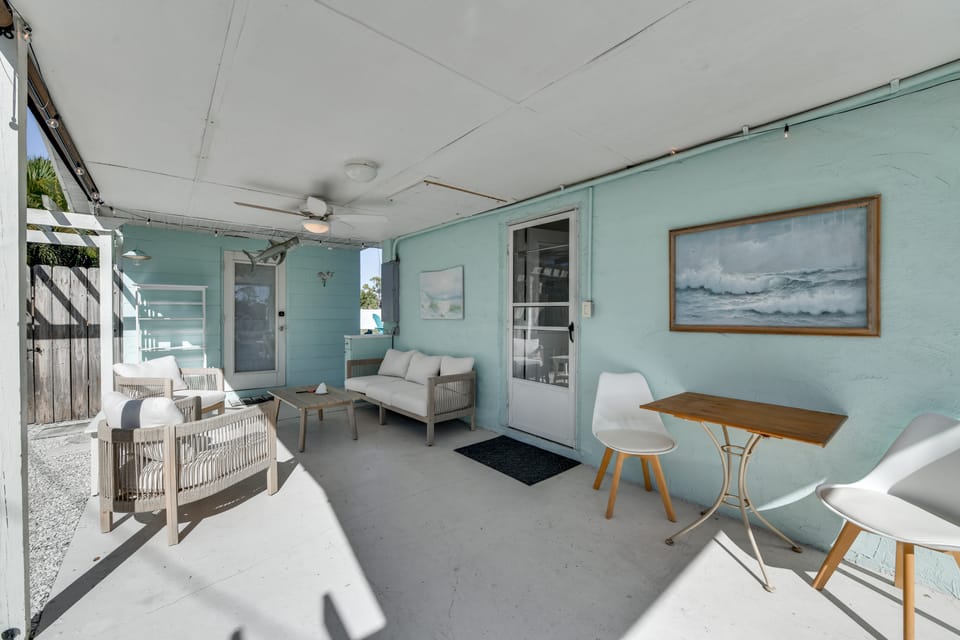 Steps to Dtwn & Bay! Snowbird Escape in Englewood House in Englewood