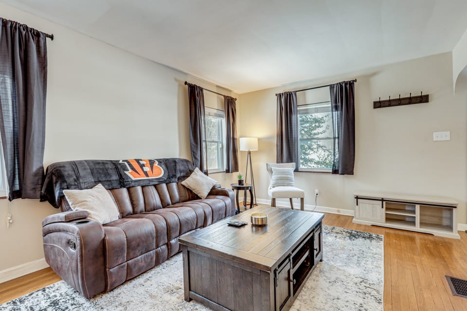 Cincy Area Bungalow w/ Deck & Yard, Pets Welcome! House in Covington