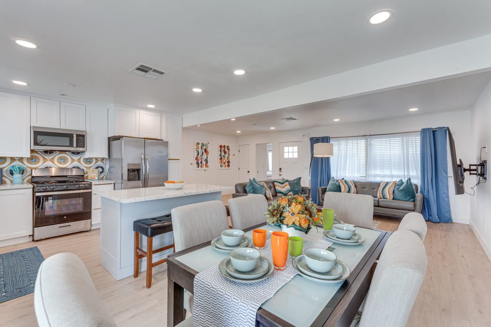 Palm Springs Oasis | Poolside Retreat House in Palm Springs