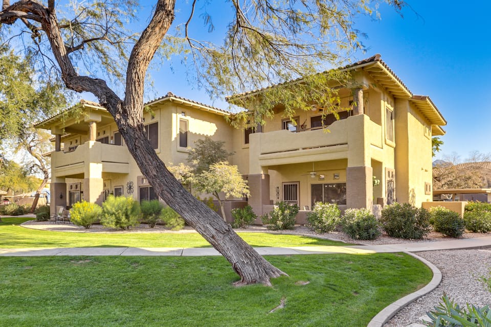 Snowbird Escape w/ Pool! 4 Mi to Kierland Commons Apartment in Scottsdale