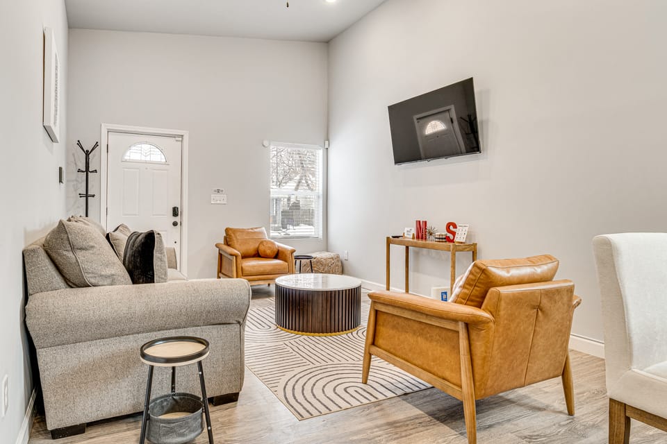 ‘The Modern Slant’ Stylish Home Near Dtwn Indy! House in Indianapolis