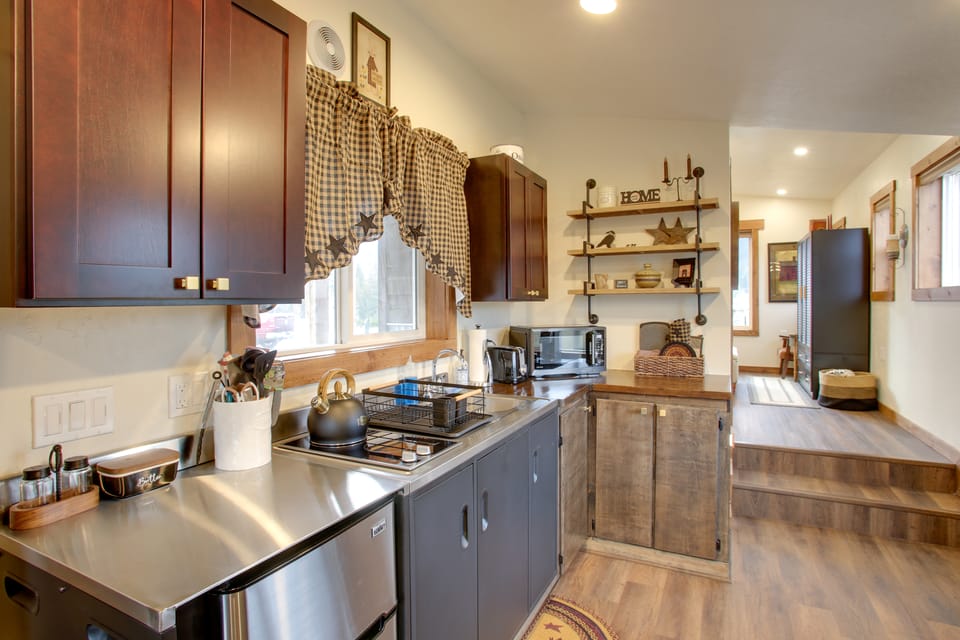 Cozy Couple's Retreat 6 Mi to Lake Pend Oreille Apartment in Kootenai County