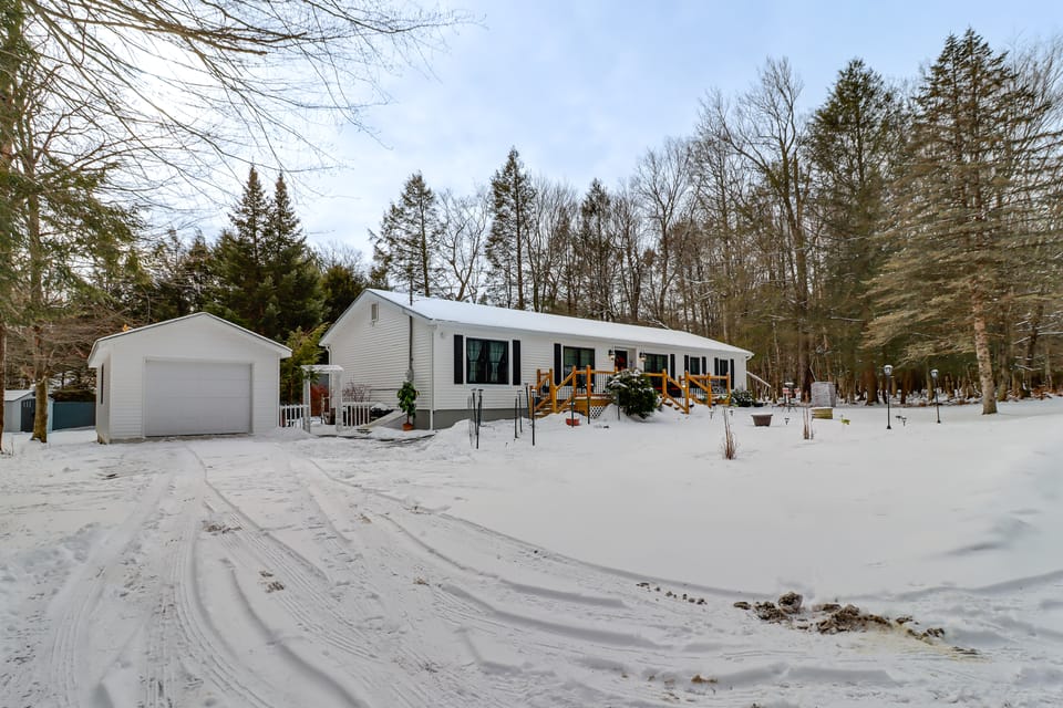 Family-Friendly Home 6 Mi to Big Boulder Mtn! House in Hickory Run State Park