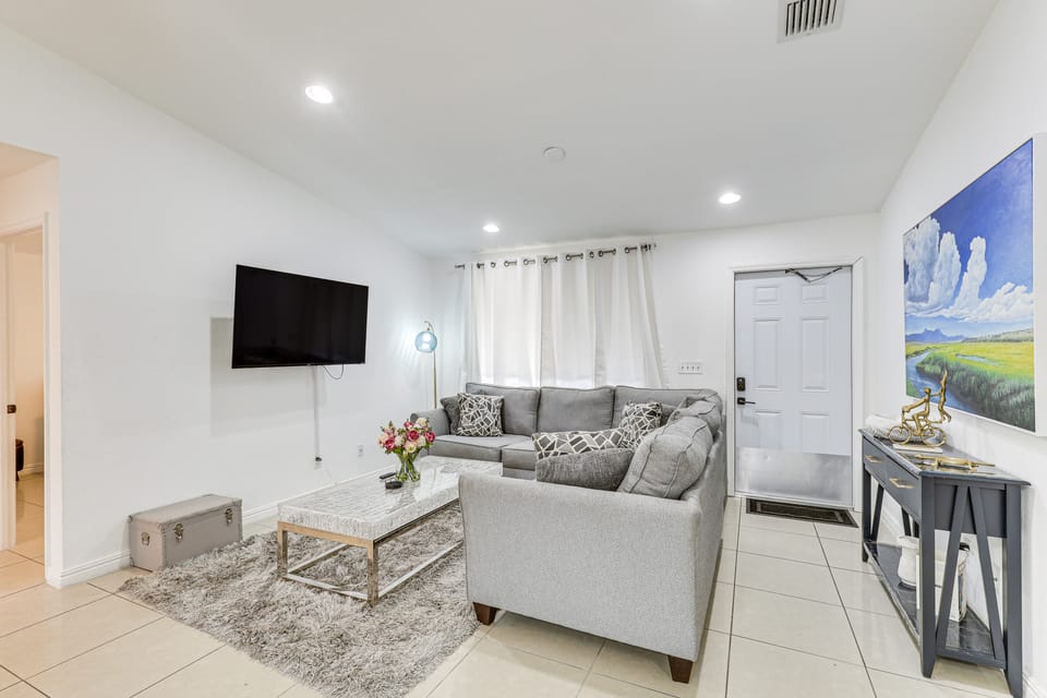 Apt Near Mall, The Big Easy Casino & Beaches! Apartment in Hallandale Beach