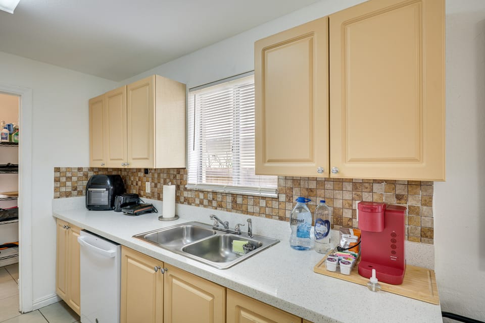 Apt Near Mall, The Big Easy Casino & Beaches! Apartment in Hallandale Beach