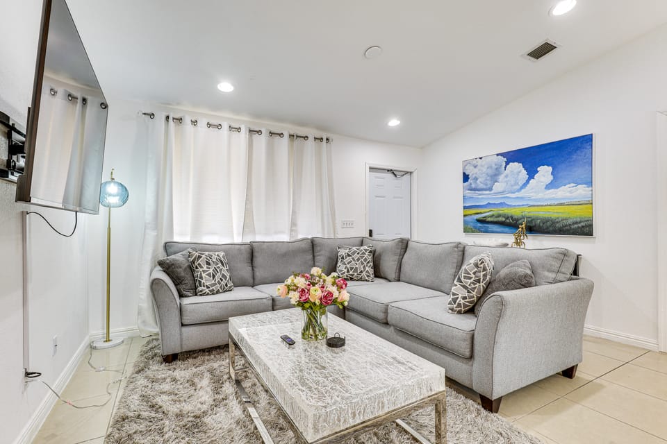 Apt Near Mall, The Big Easy Casino & Beaches! Apartment in Hallandale Beach