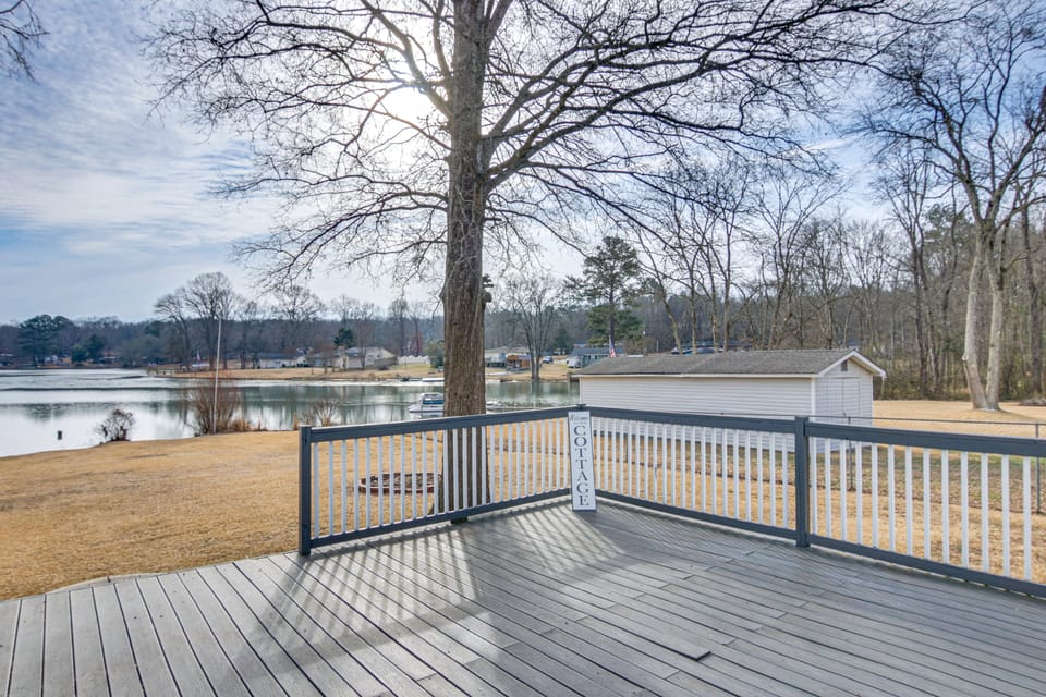 Waterfront Cottage at Cedar Pines Lake House in South Carolina