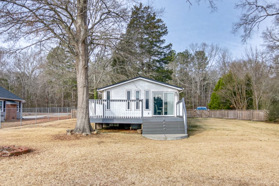 Waterfront Cottage at Cedar Pines Lake House in South Carolina