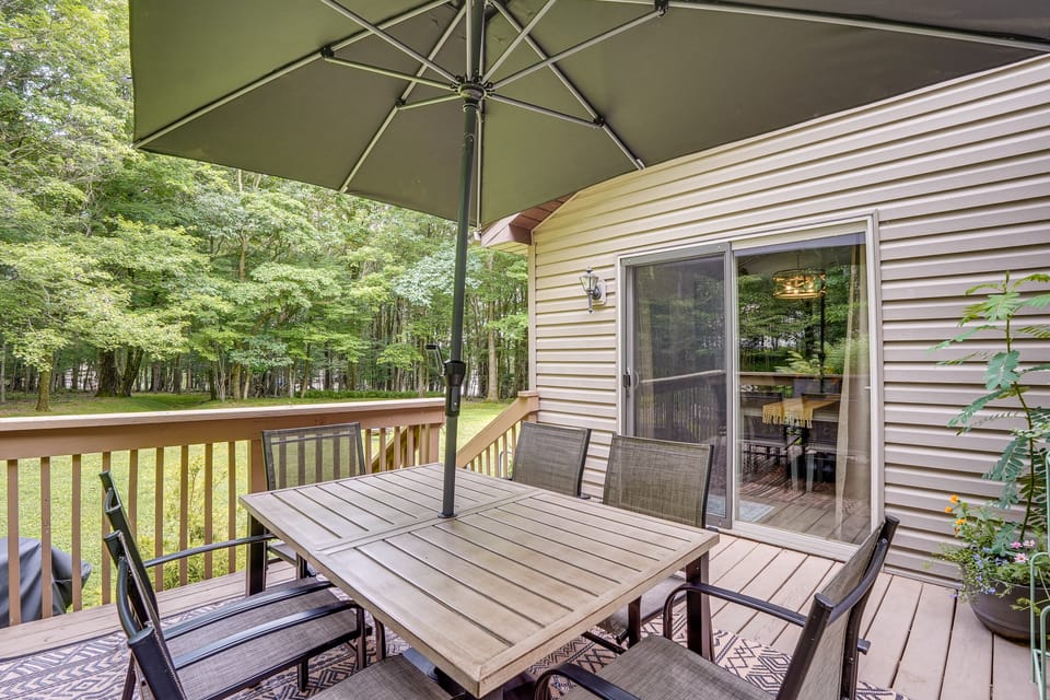 Newly Renovated! Peaceful Saylorsburg Home House in Pocono Mountains