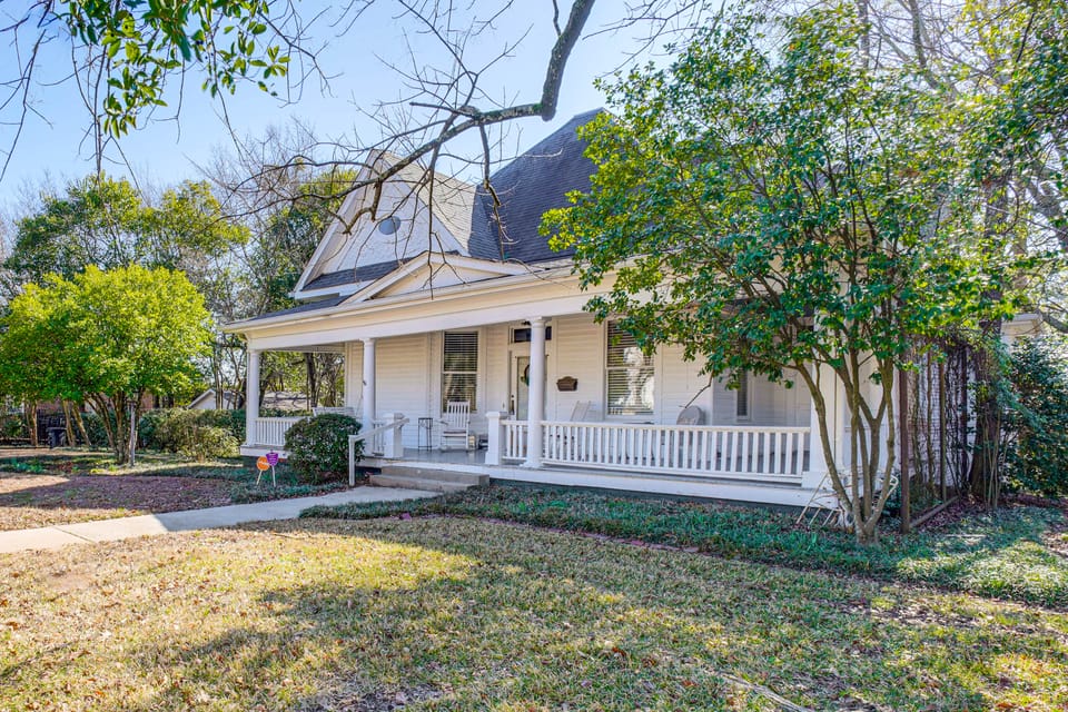 Explore Jackson! Historic Belhaven Home w/ Porch House in Flowood