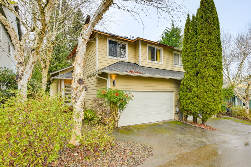 MCM-Inspired Decor & Top Location! Tumwater Duplex Apartment in Tumwater