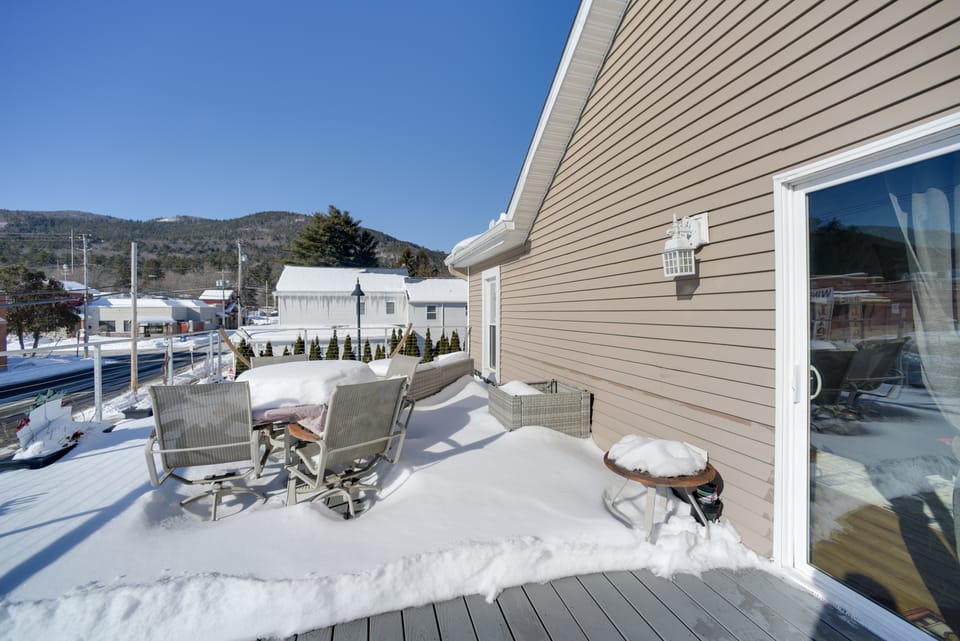 3 Blocks to Lake George Village: Spacious Home! Apartment in Queensbury