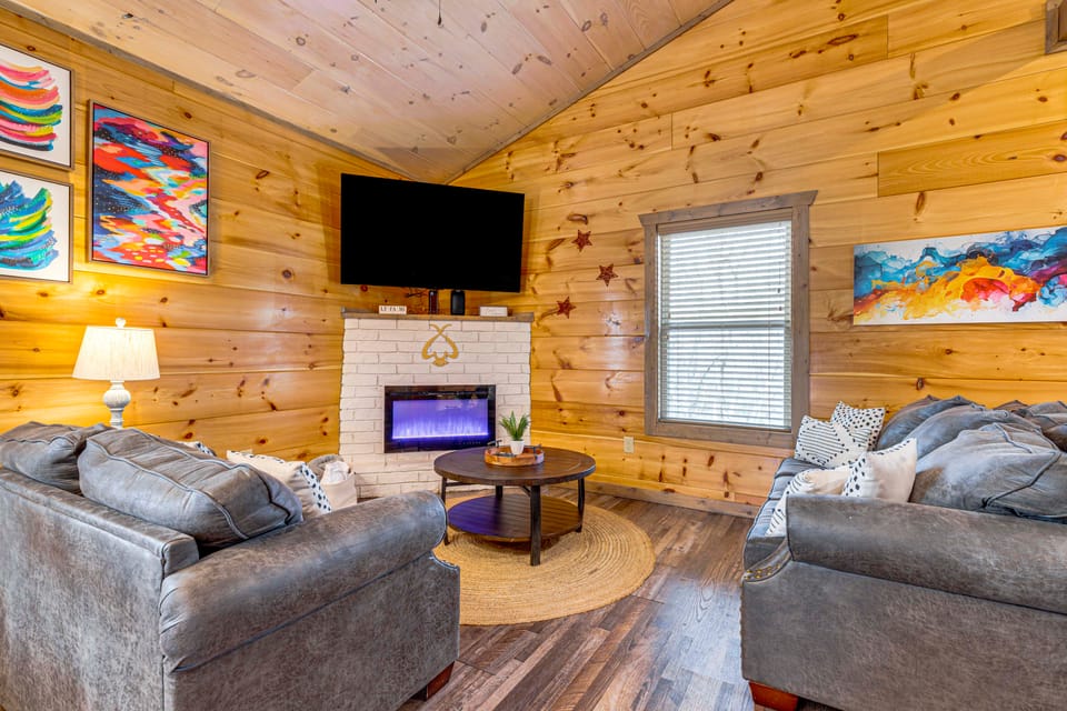 Hot Tub, Games & Pool: Sevierville Family Retreat House in Sevierville