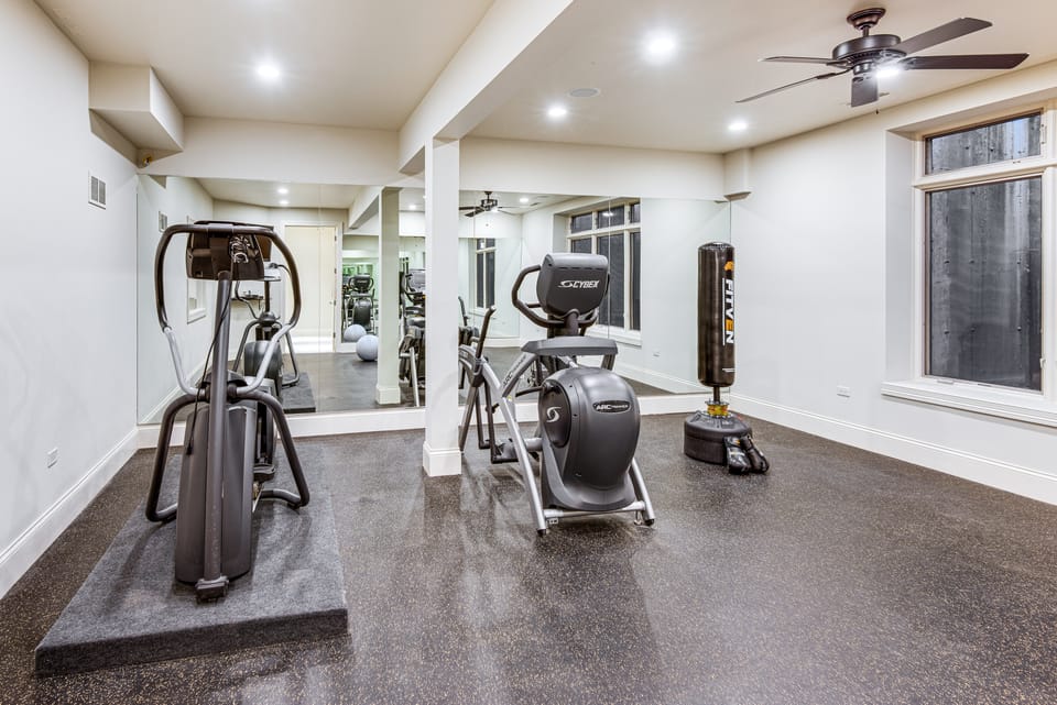 1 Mi to Metra: Estate w/ Theater, Game Room & More House in Northbrook