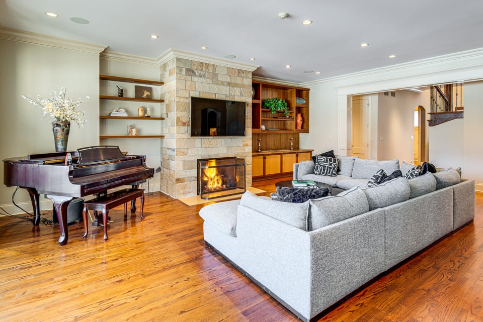 1 Mi to Metra: Estate w/ Theater, Game Room & More House in Northbrook