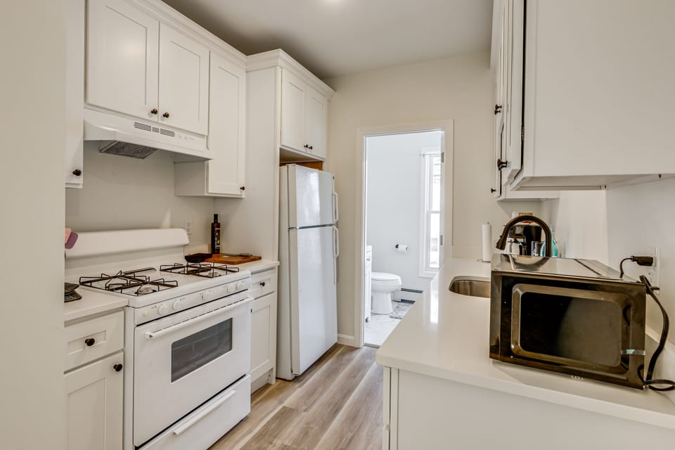1 Mi to Main Street! Cozy Concord Apartment Apartment in Concord