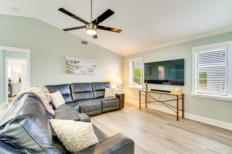 Family Fun in Cape Coral! Colorful Home w/ Dock House in Cape Coral